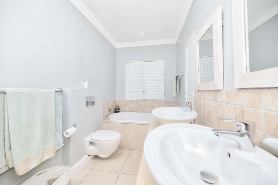 4 Bedroom Property for Sale in Hemel en Aarde Estate Western Cape